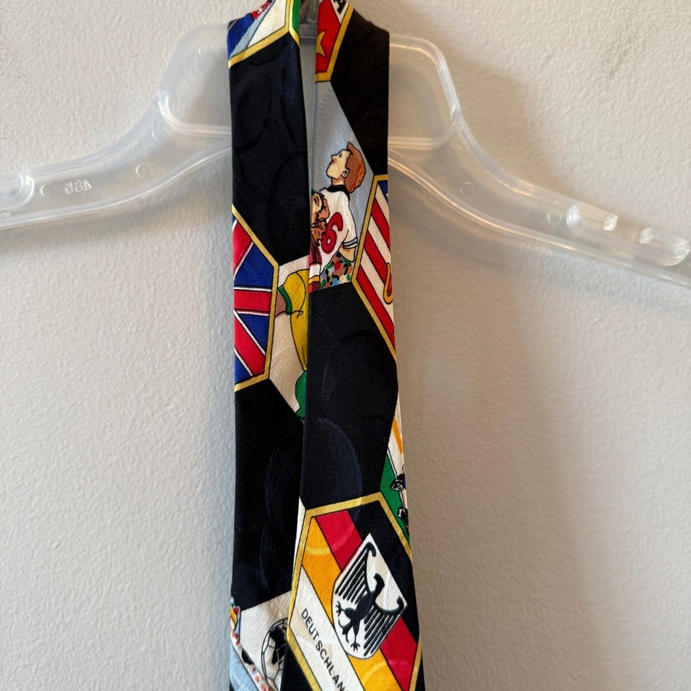 Nicole Miller 1991 Silk Soccer Print Tie – 1994 FIFA World Cup Rare Vintage - Picture 4 of 6